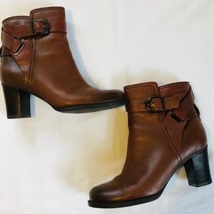 SOLD Clarks- Brown Leather Booties